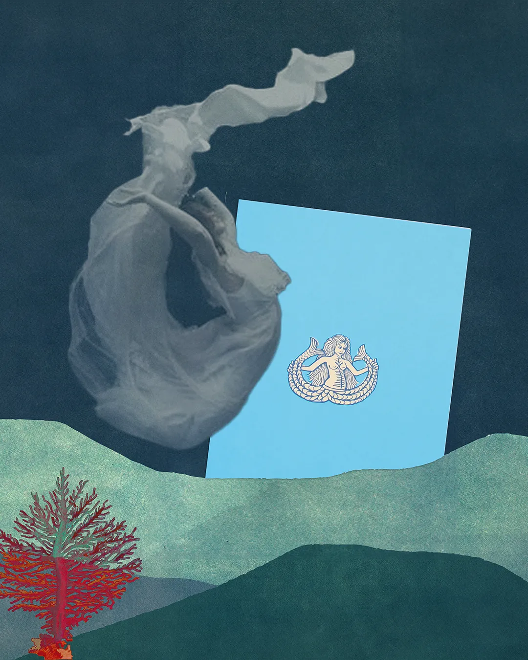 Bundle Sirene 4 Foto ambientata negli abissi del Quaderno Ondina con copertina azzurra ispirata al mito della sirena bicaudata