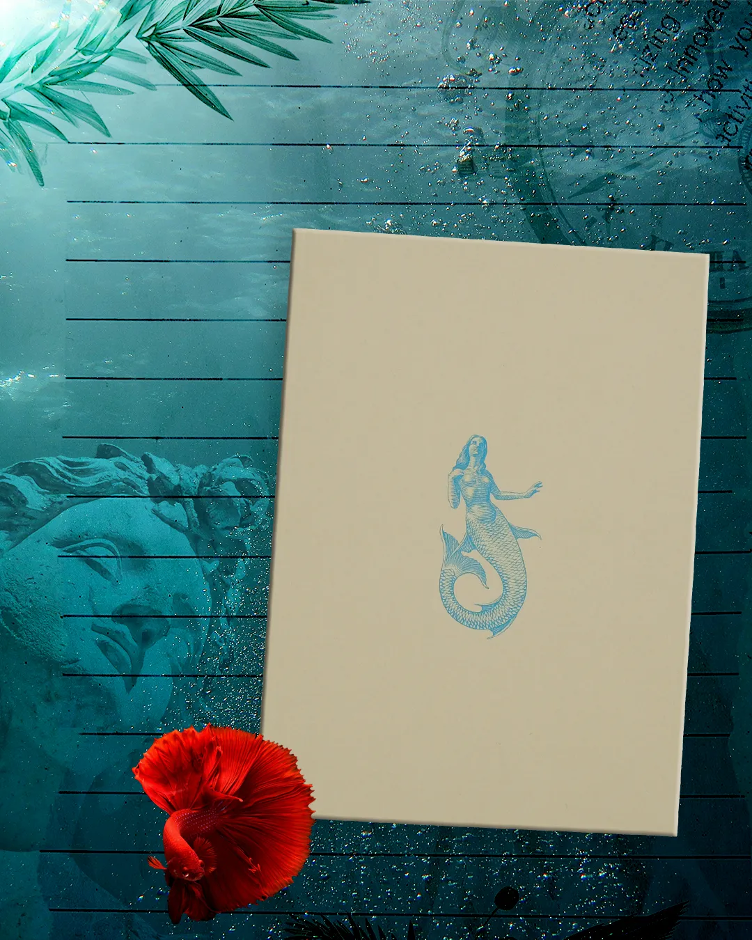 Bundle Sirene 2 Foto ambientata negli abissi del Quaderno Partenope con copertina in carta martellata beige e icona azzurra di una sirena