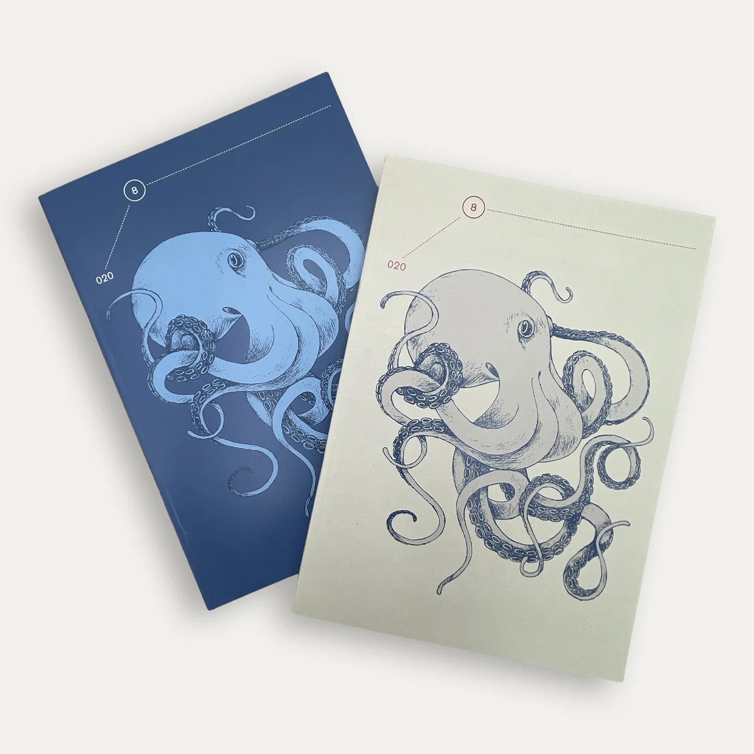 Quaderni Navigazione, Polpo Quaderni Collezione Navigazione Polpo con copertine blu e color sabbia e illustrazione originale.