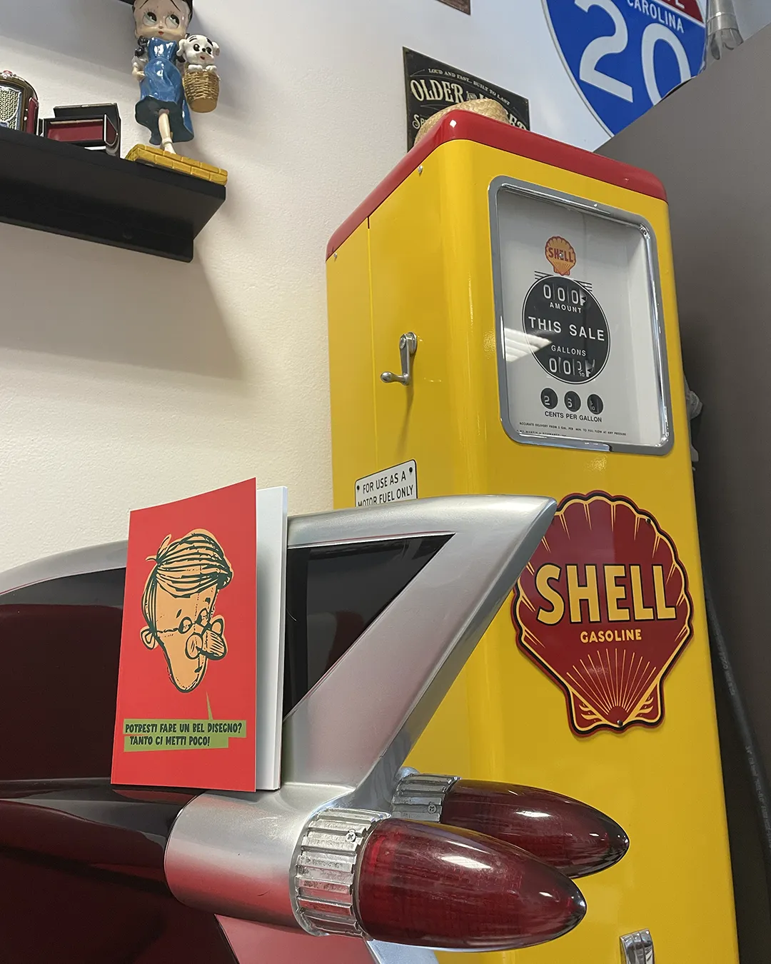 distributore benzina Shell Quaderno Berto, Collezione 1950s, in ambientazione a tema